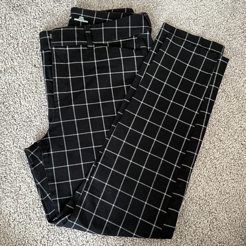 Womens Old Navy Pixie High Rise Secret Slim Pockets (size 6)
